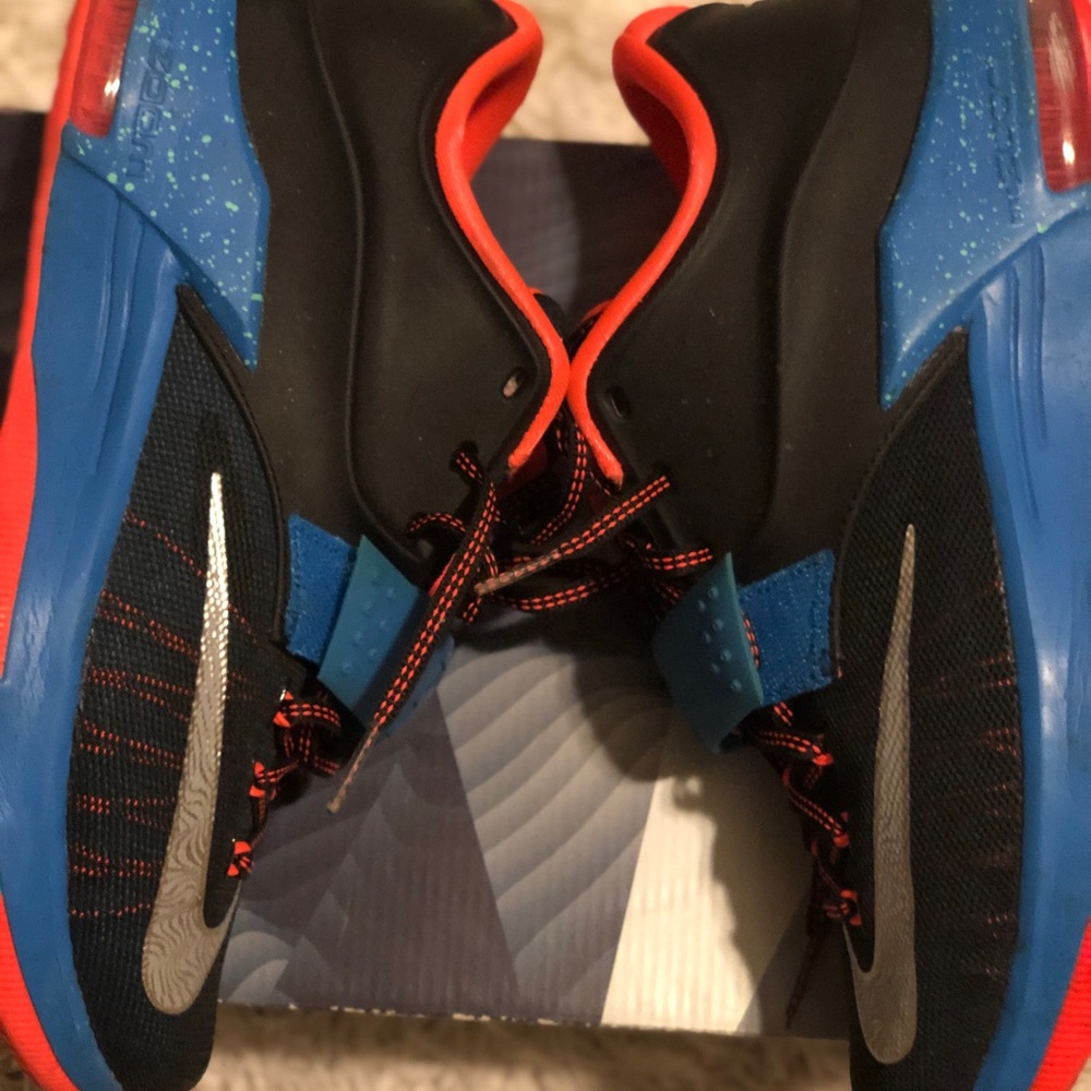 Mens sneakers on sale! Good condtion